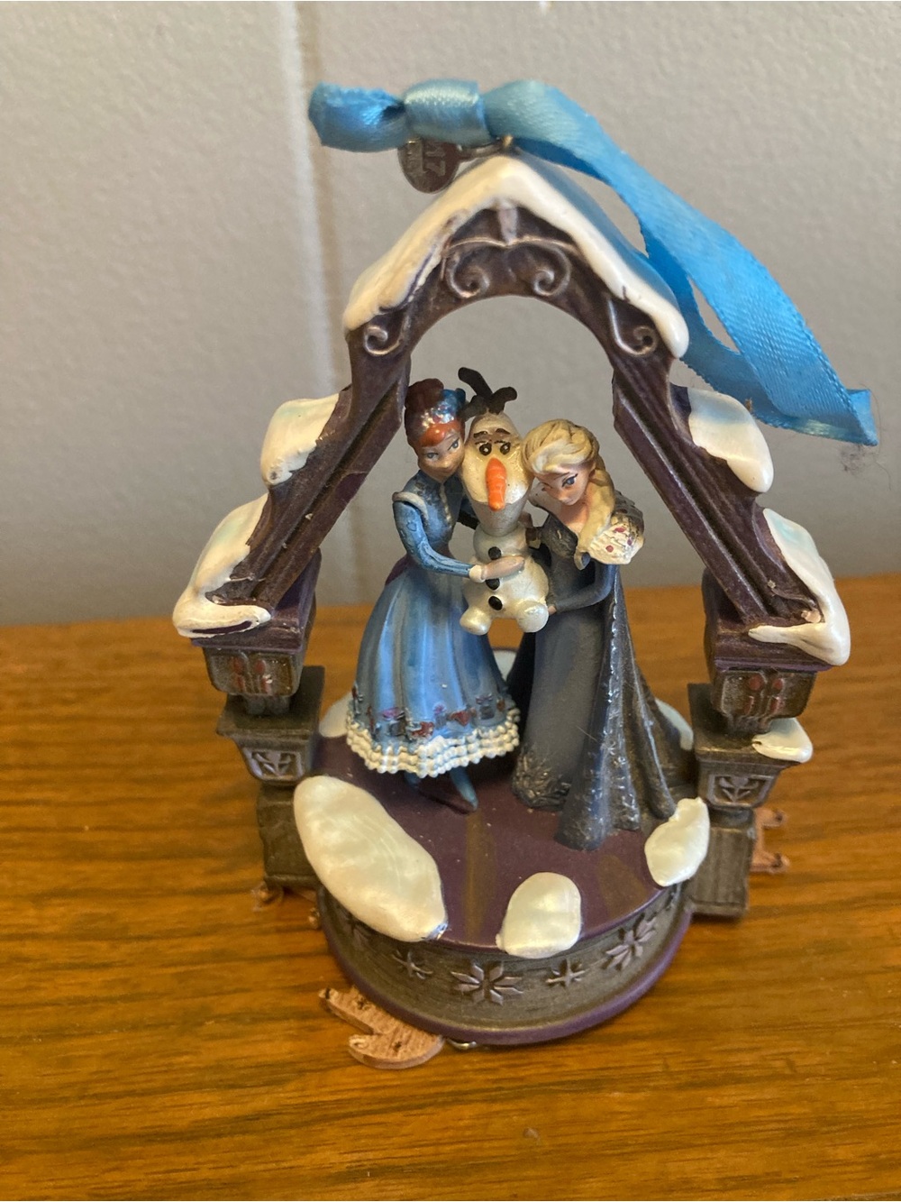 Disney Frozen Sketchbook Ornament Plays Music Works 2017